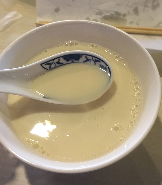 台北の豆乳はクセがすくなく飲みやすいです。